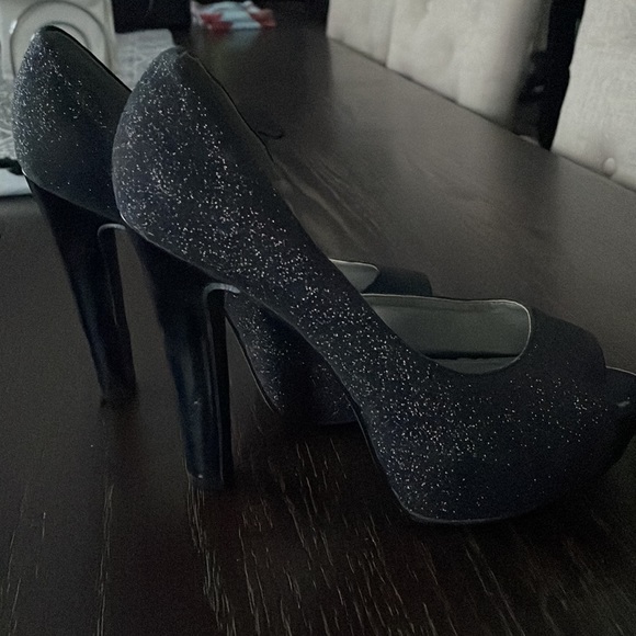 Express Heels - Picture 2 of 4